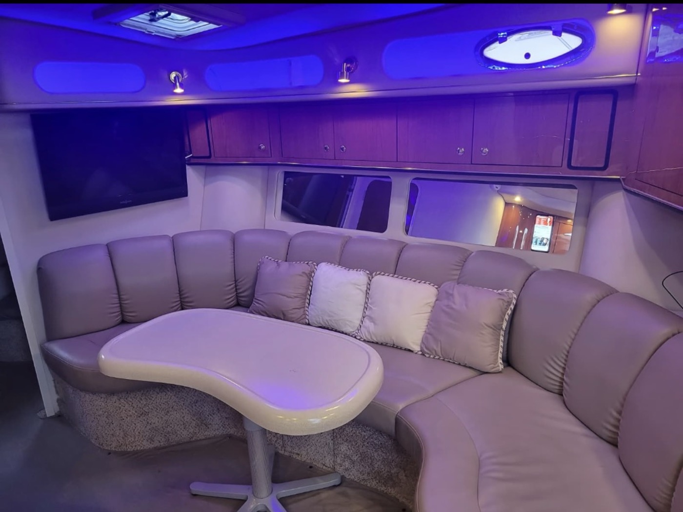 Sea Ray 40 R — frame 2 of 12