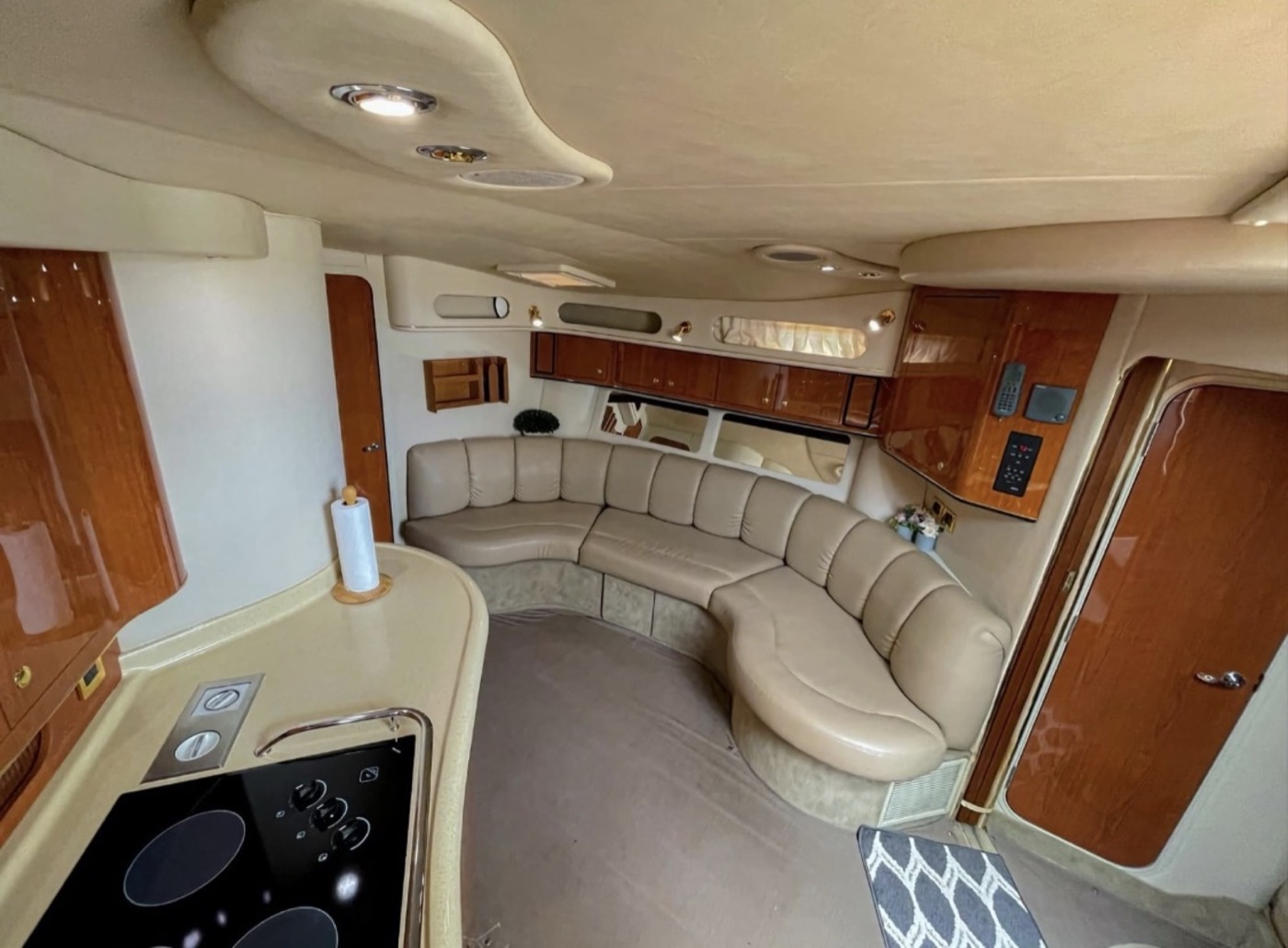 Sea Ray 40 R — frame 8 of 12