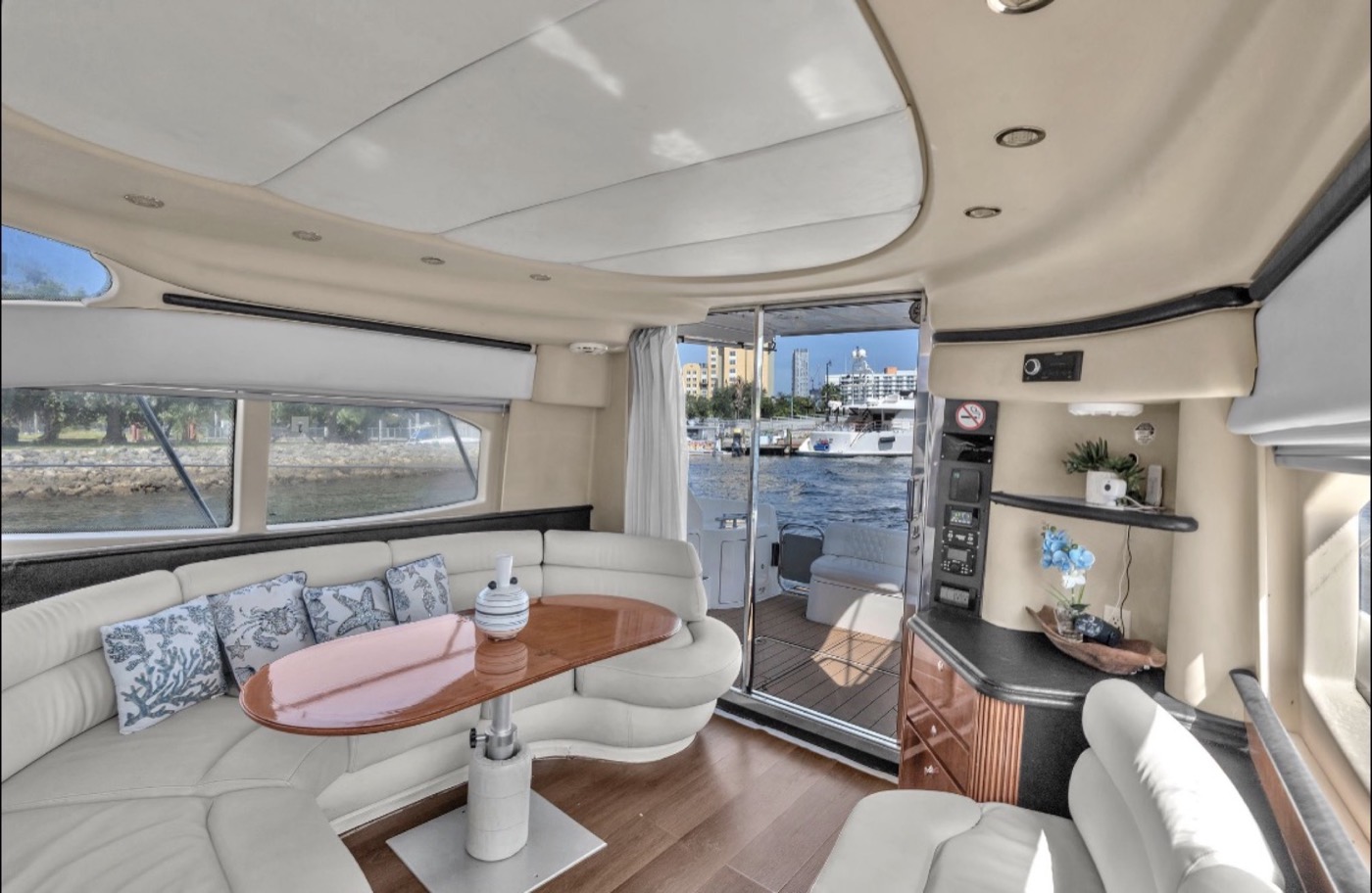 Azimut 50 II — frame 8 of 19