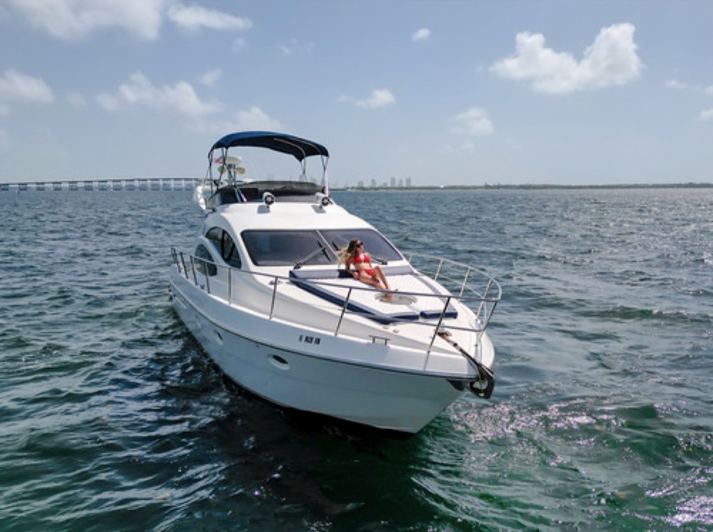 Azimut 50 — frame 1 of 9