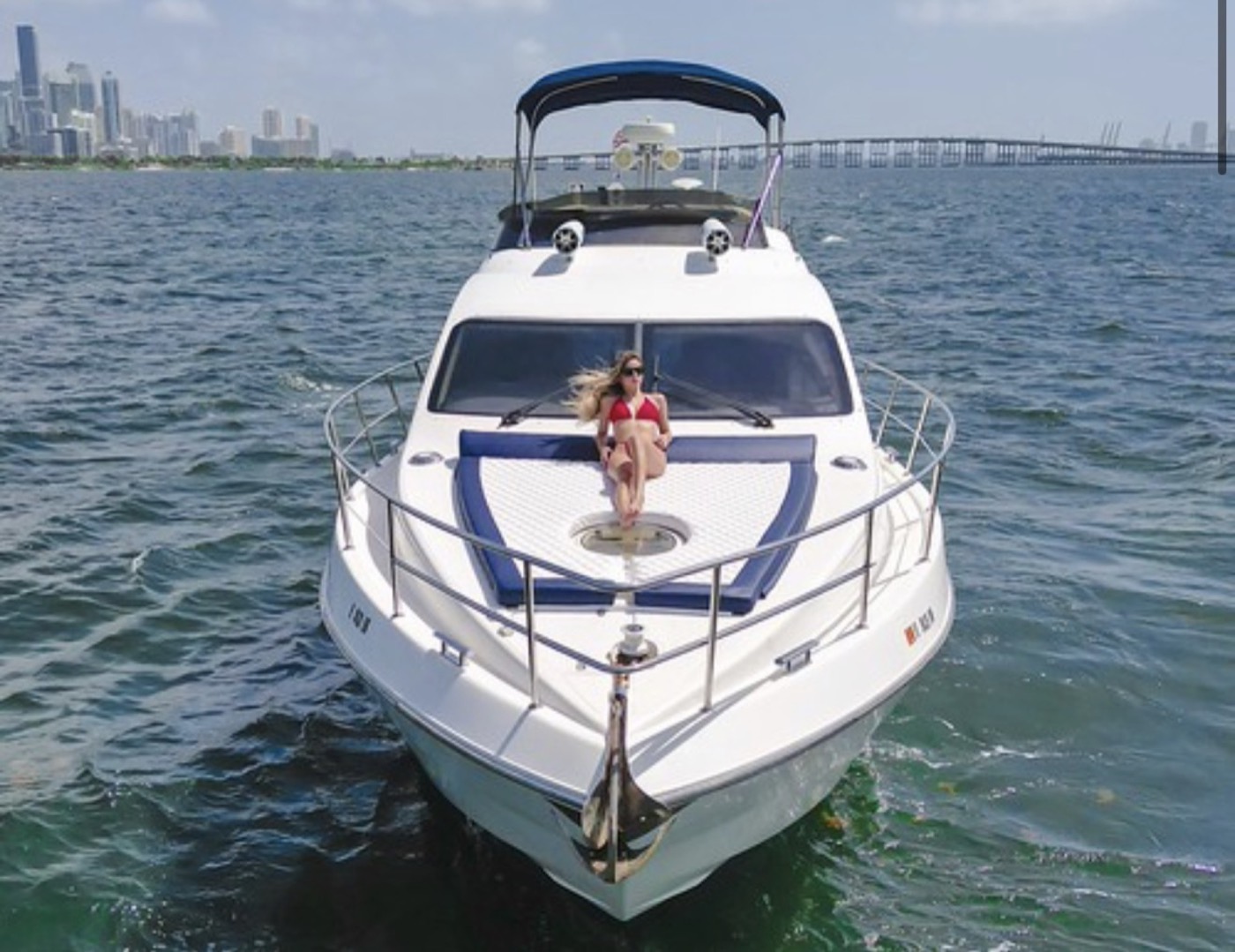 Azimut 50 — frame 2 of 9