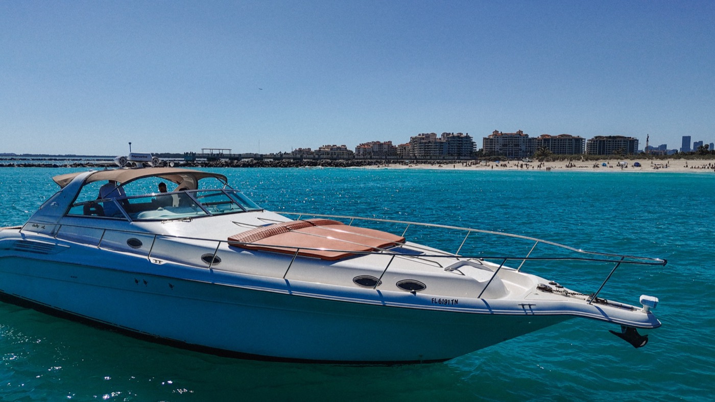 Sea Ray 50 — frame 1 of 16