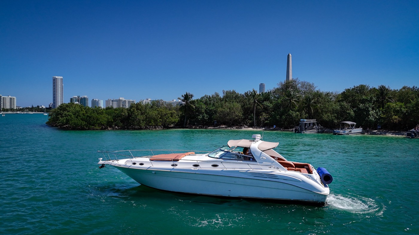 Sea Ray 50 — frame 3 of 16