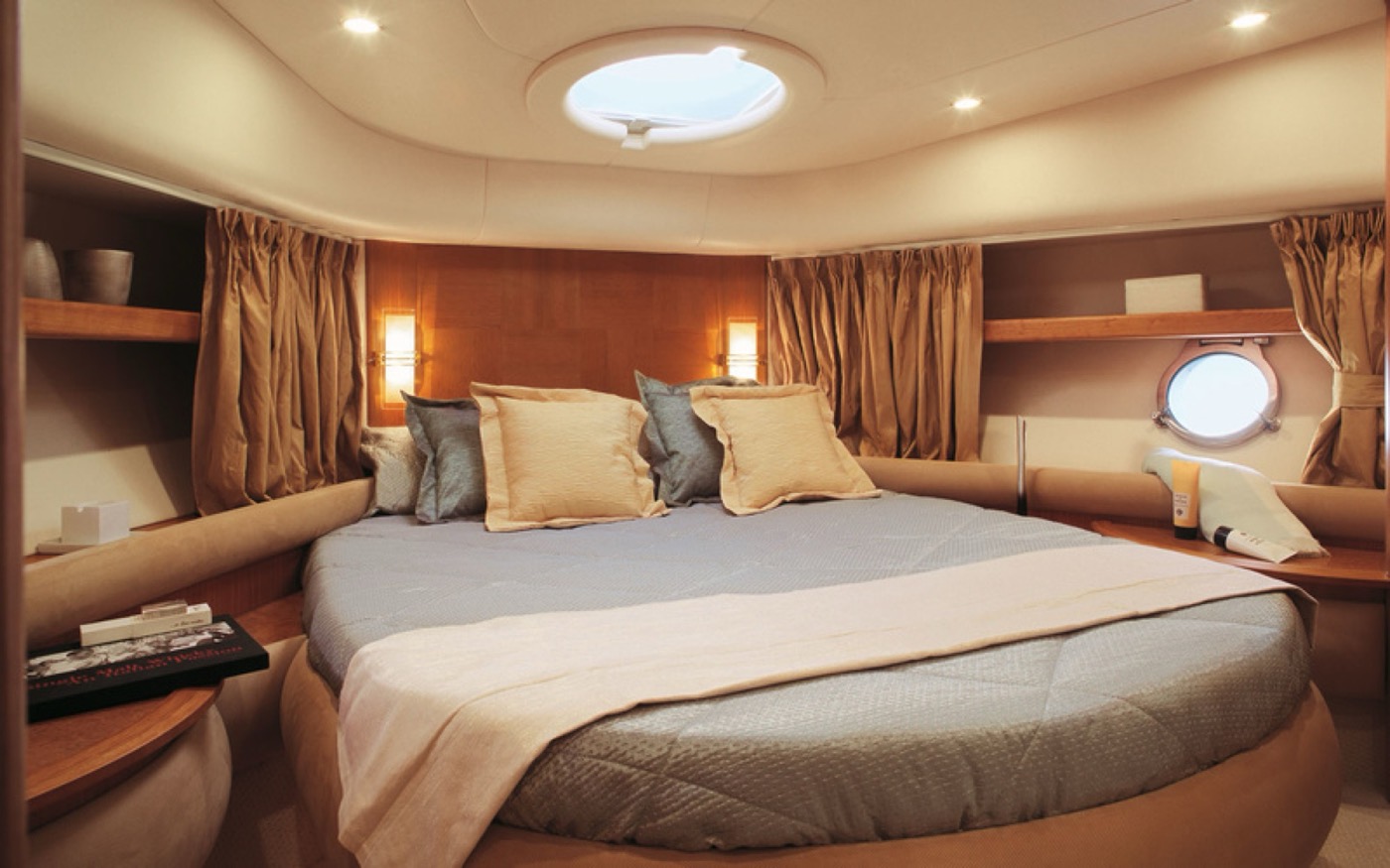 Azimut 55 — frame 7 of 7
