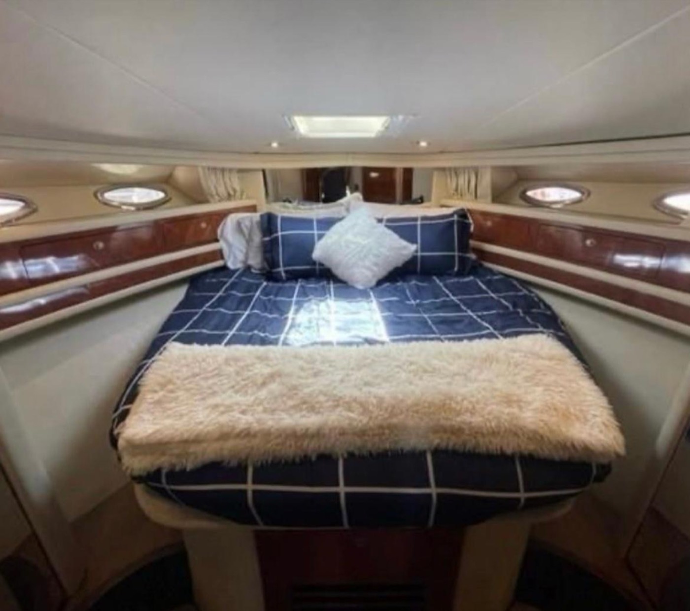 Sea Ray 55 — frame 13 of 20