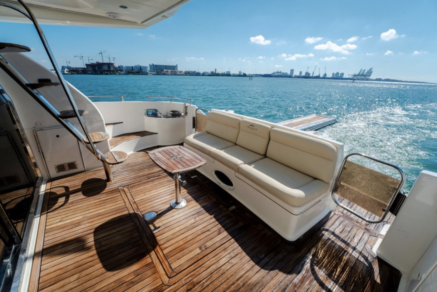 Azimut 65 — frame 24 of 41