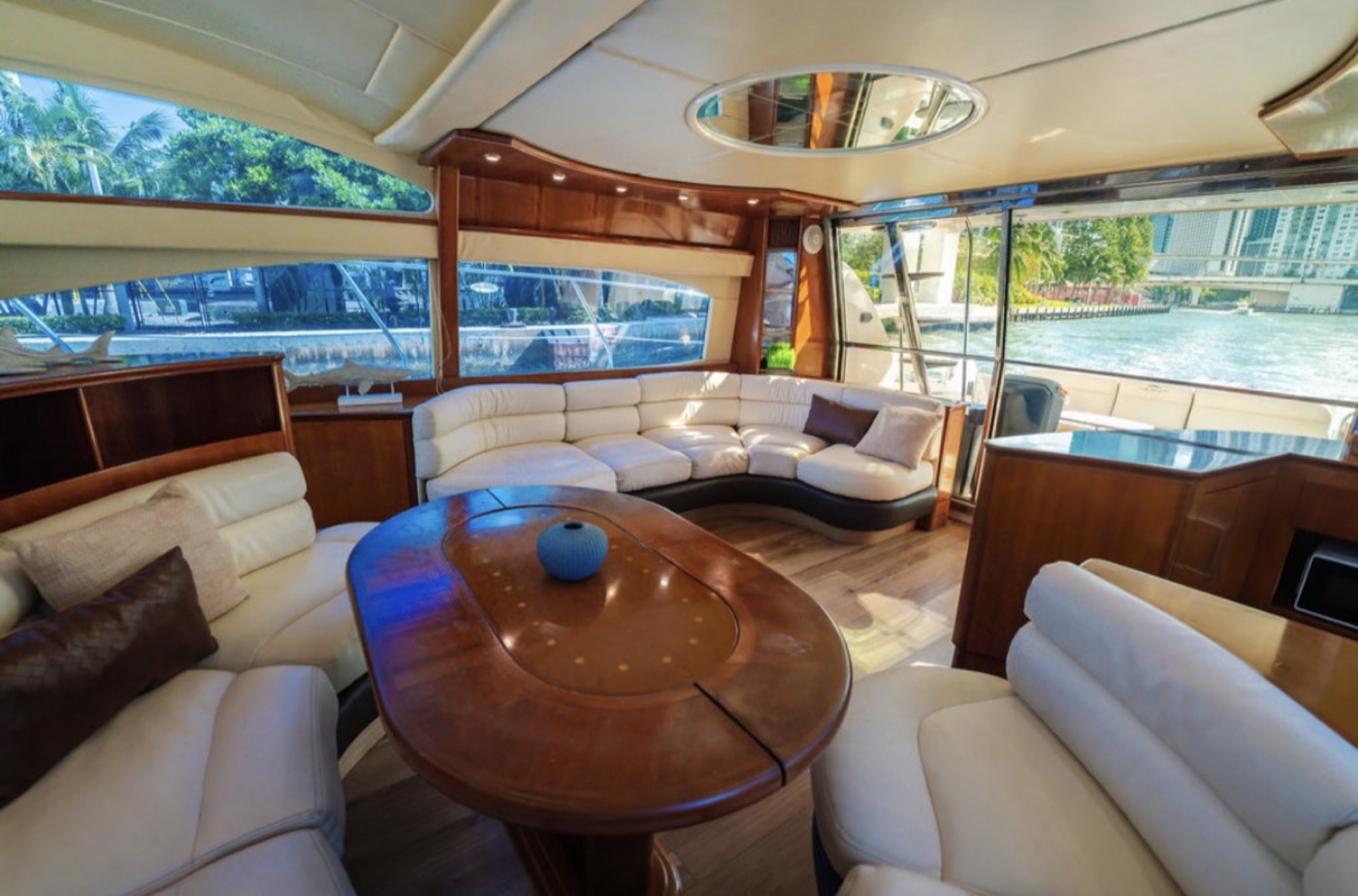 Azimut 65 — frame 27 of 41