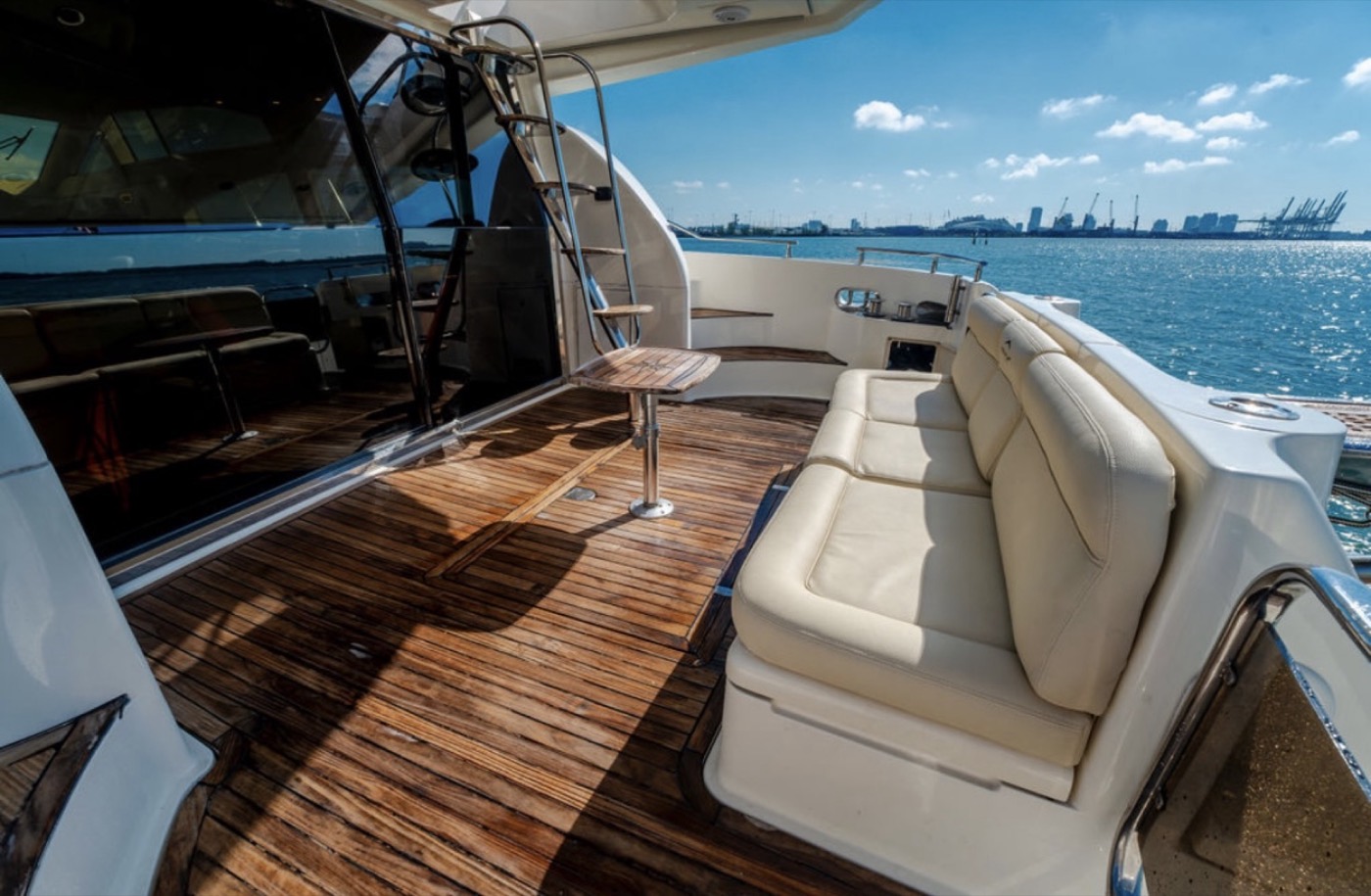 Azimut 65 — frame 31 of 41