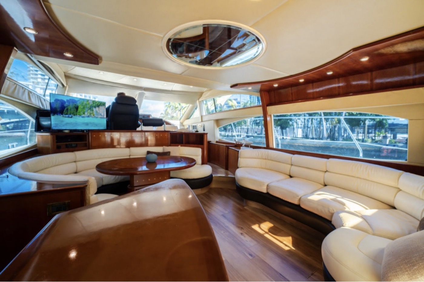 Azimut 65 — frame 36 of 41