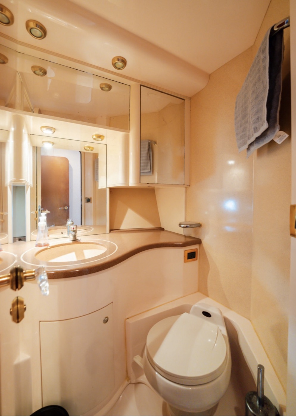 Azimut 65 — frame 40 of 41
