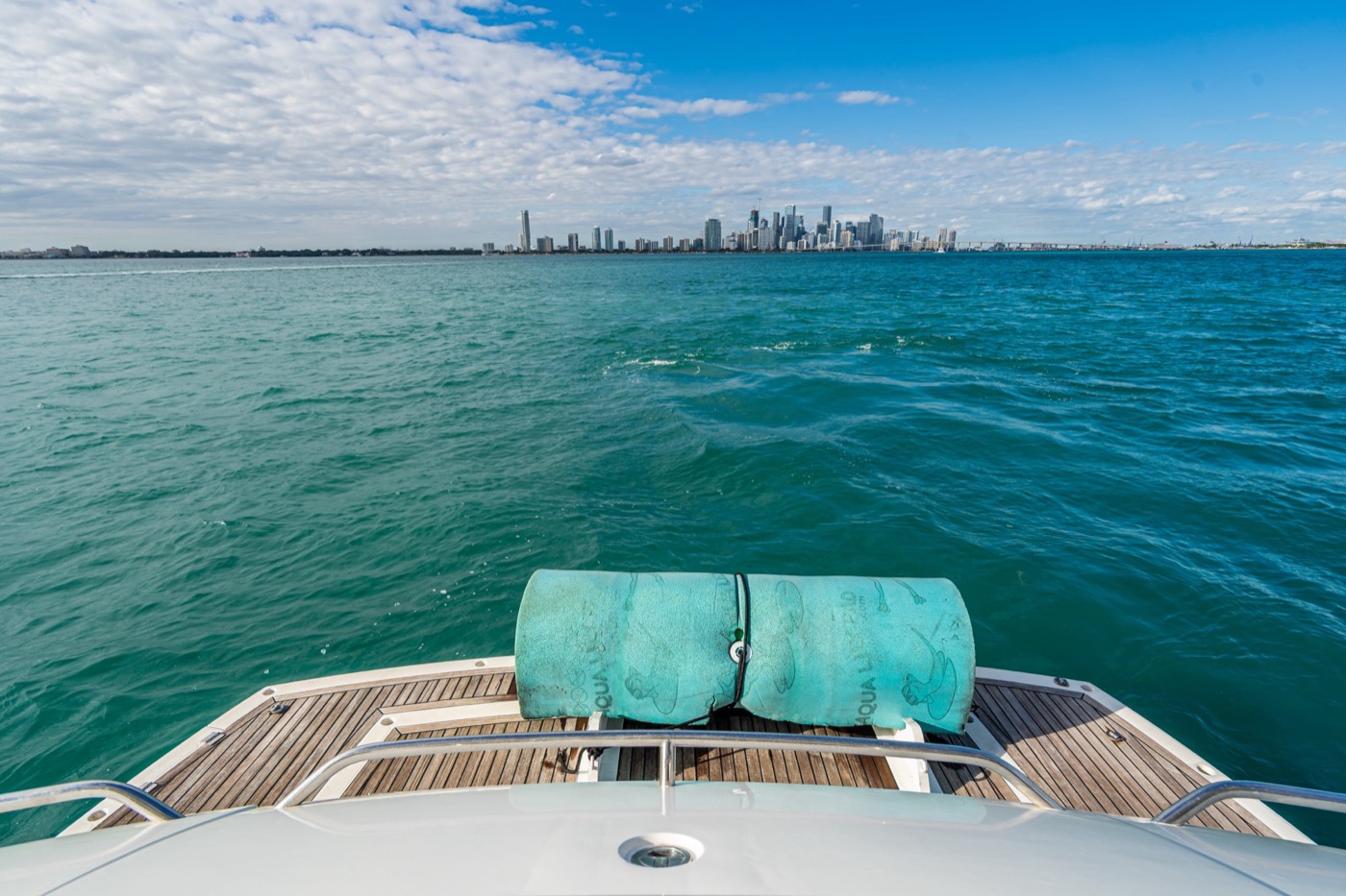 Azimut 70 — frame 12 of 50