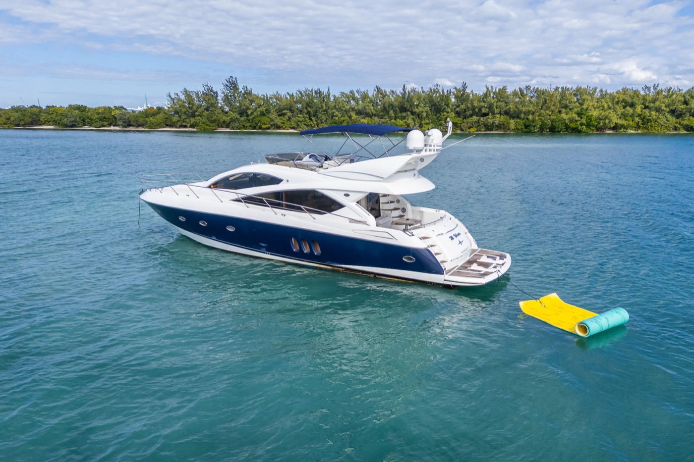 Azimut 70 — frame 14 of 50