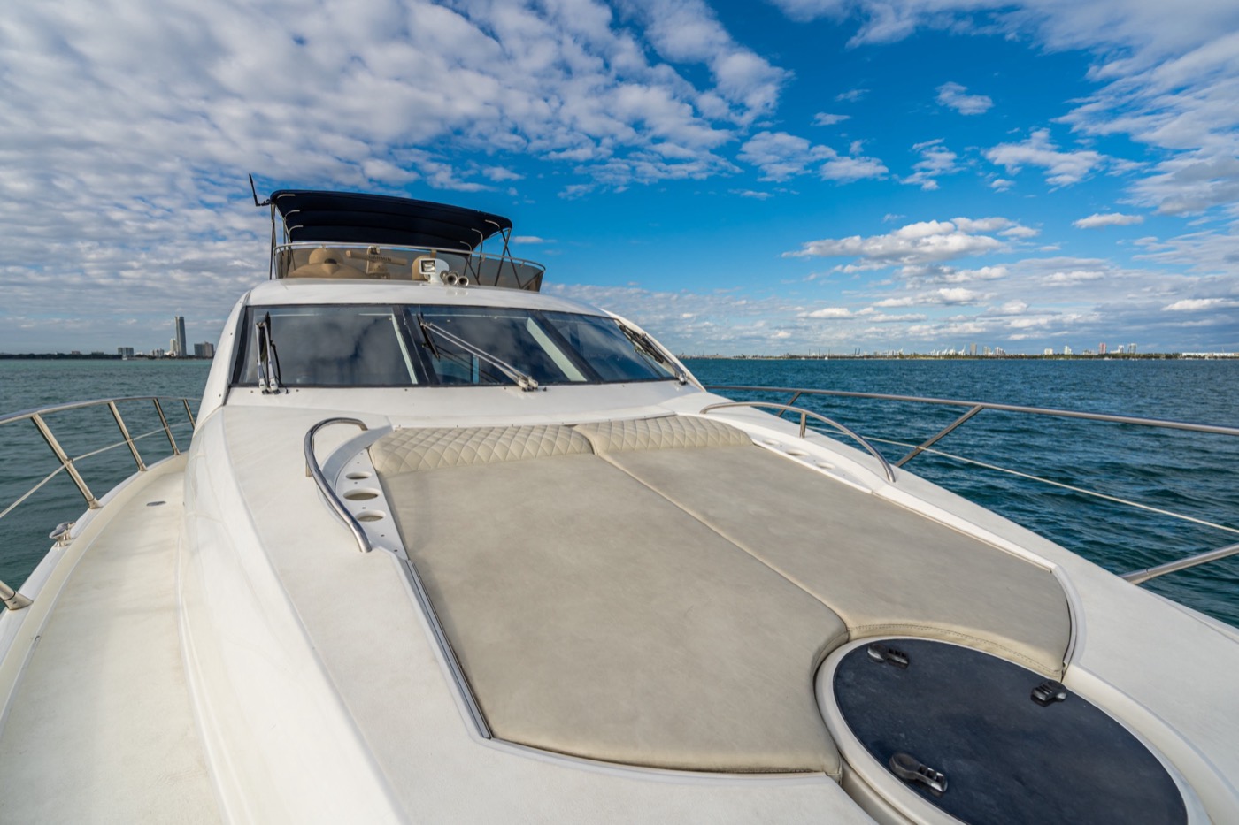 Azimut 70 — frame 18 of 50