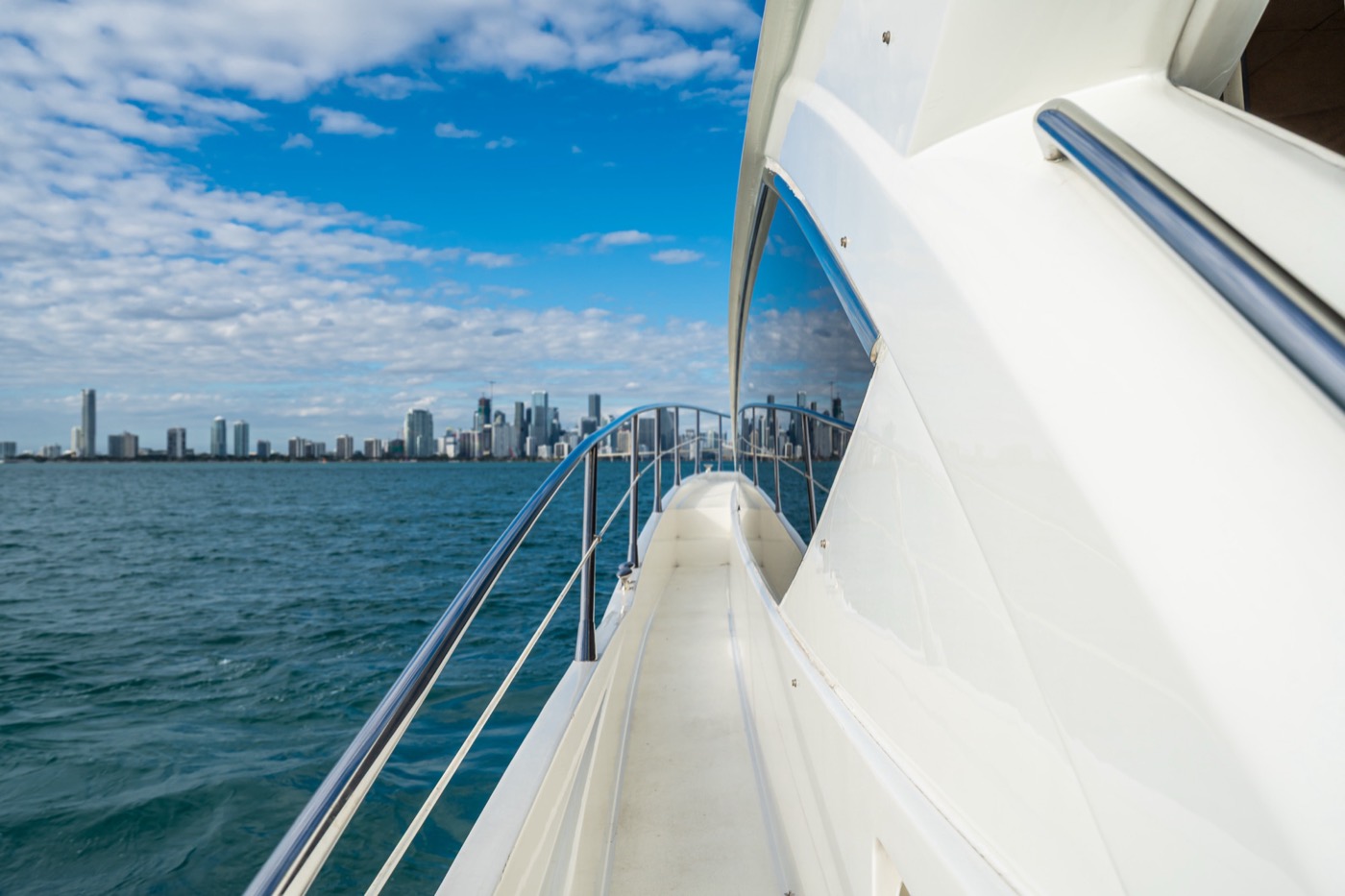 Azimut 70 — frame 19 of 50