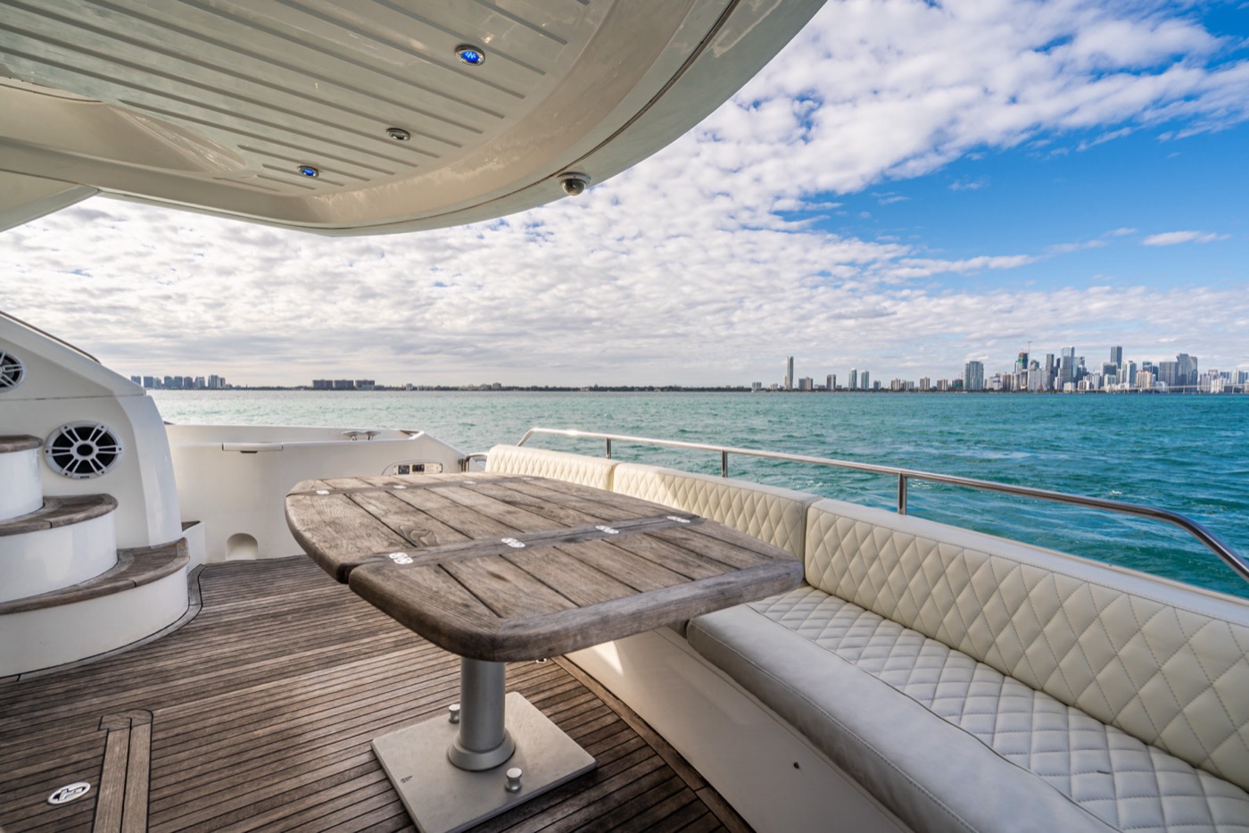 Azimut 70 — frame 25 of 50