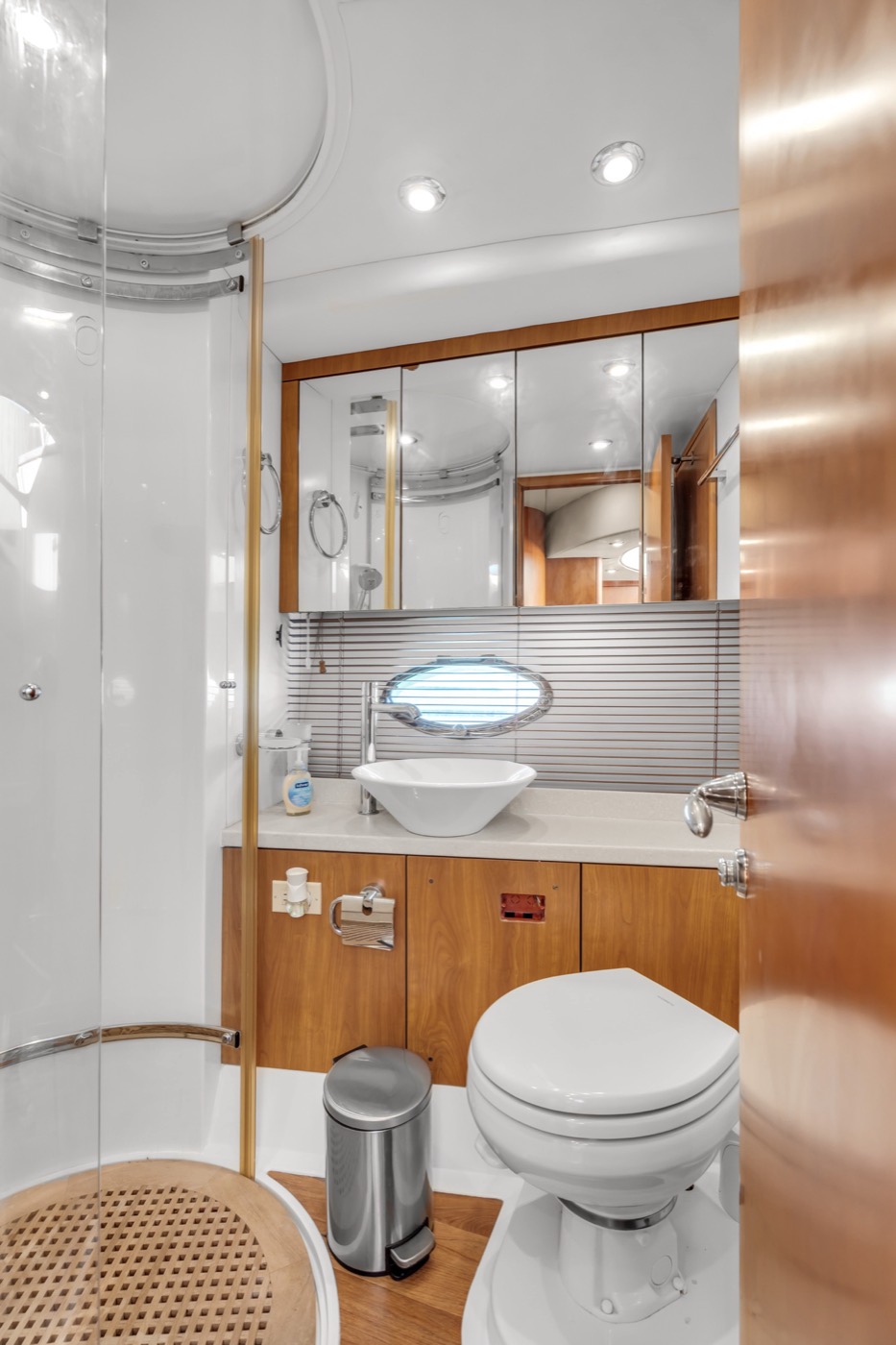 Azimut 70 — frame 29 of 50