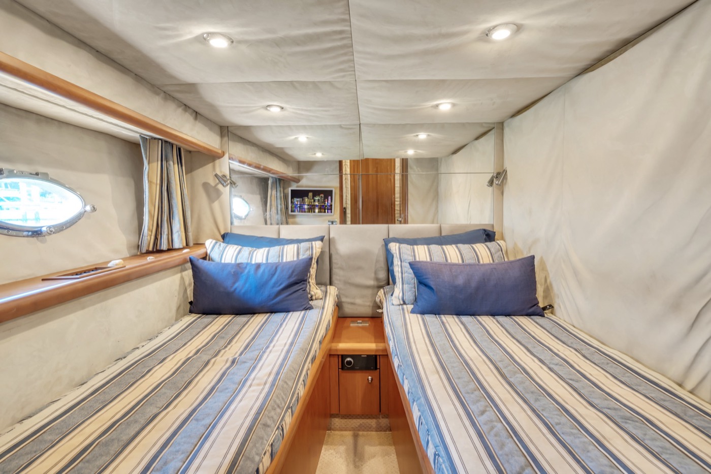Azimut 70 — frame 31 of 50