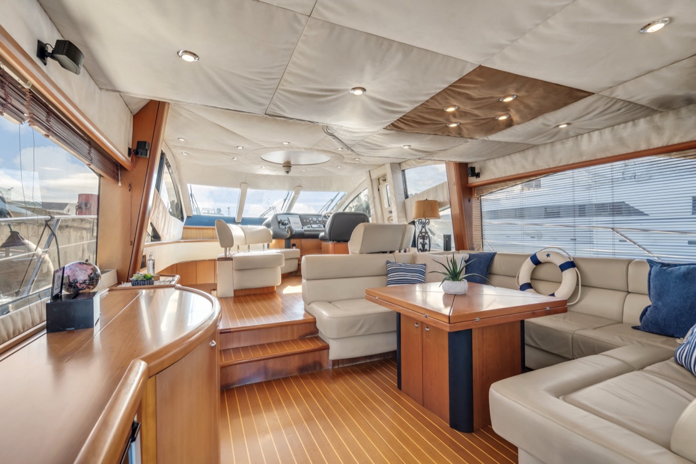 Azimut 70 — frame 36 of 50