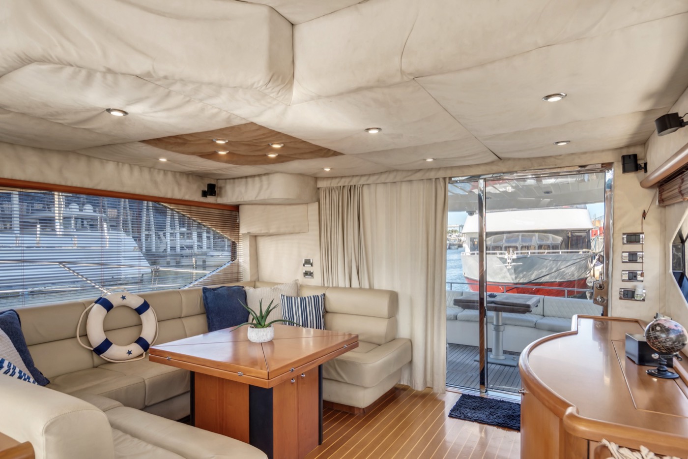 Azimut 70 — frame 41 of 50