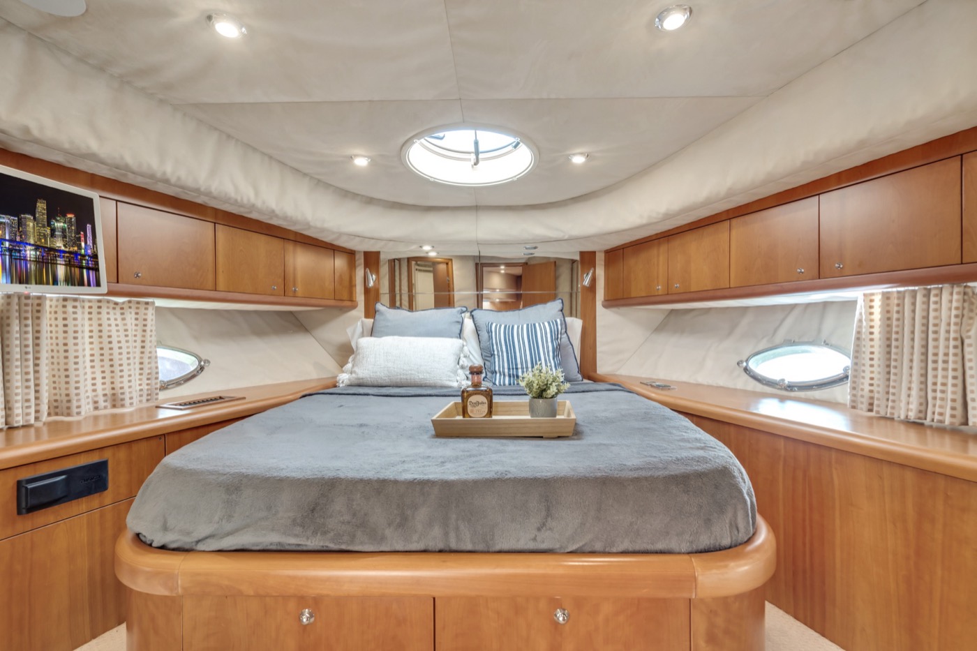 Azimut 70 — frame 43 of 50