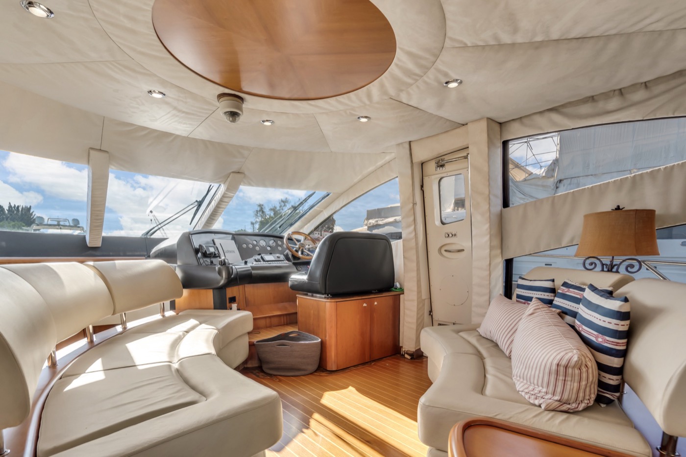 Azimut 70 — frame 44 of 50