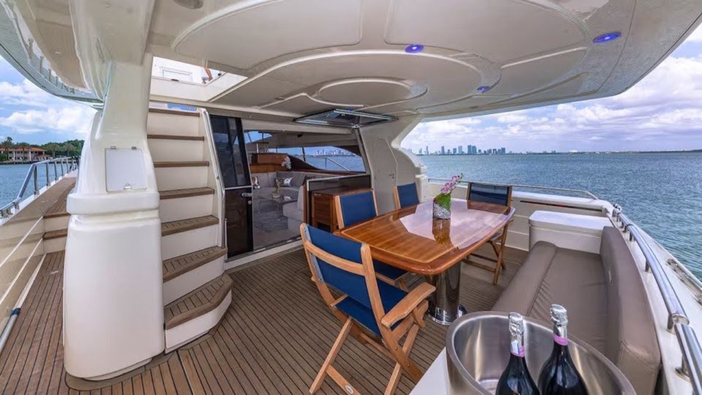 Ferretti 75 — frame 9 of 20