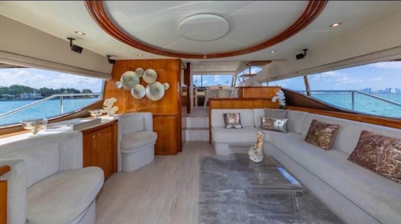 Ferretti 75 — frame 13 of 20