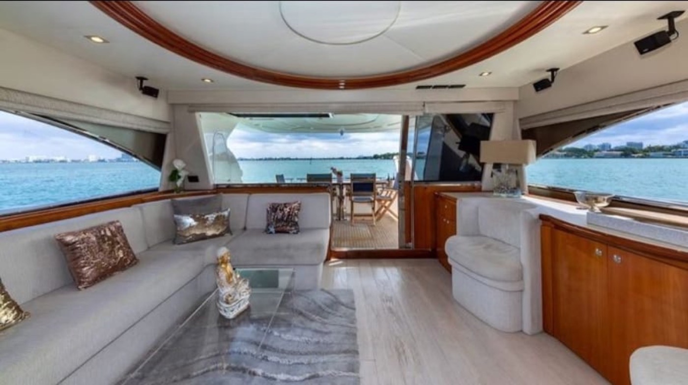 Ferretti 75 — frame 14 of 20