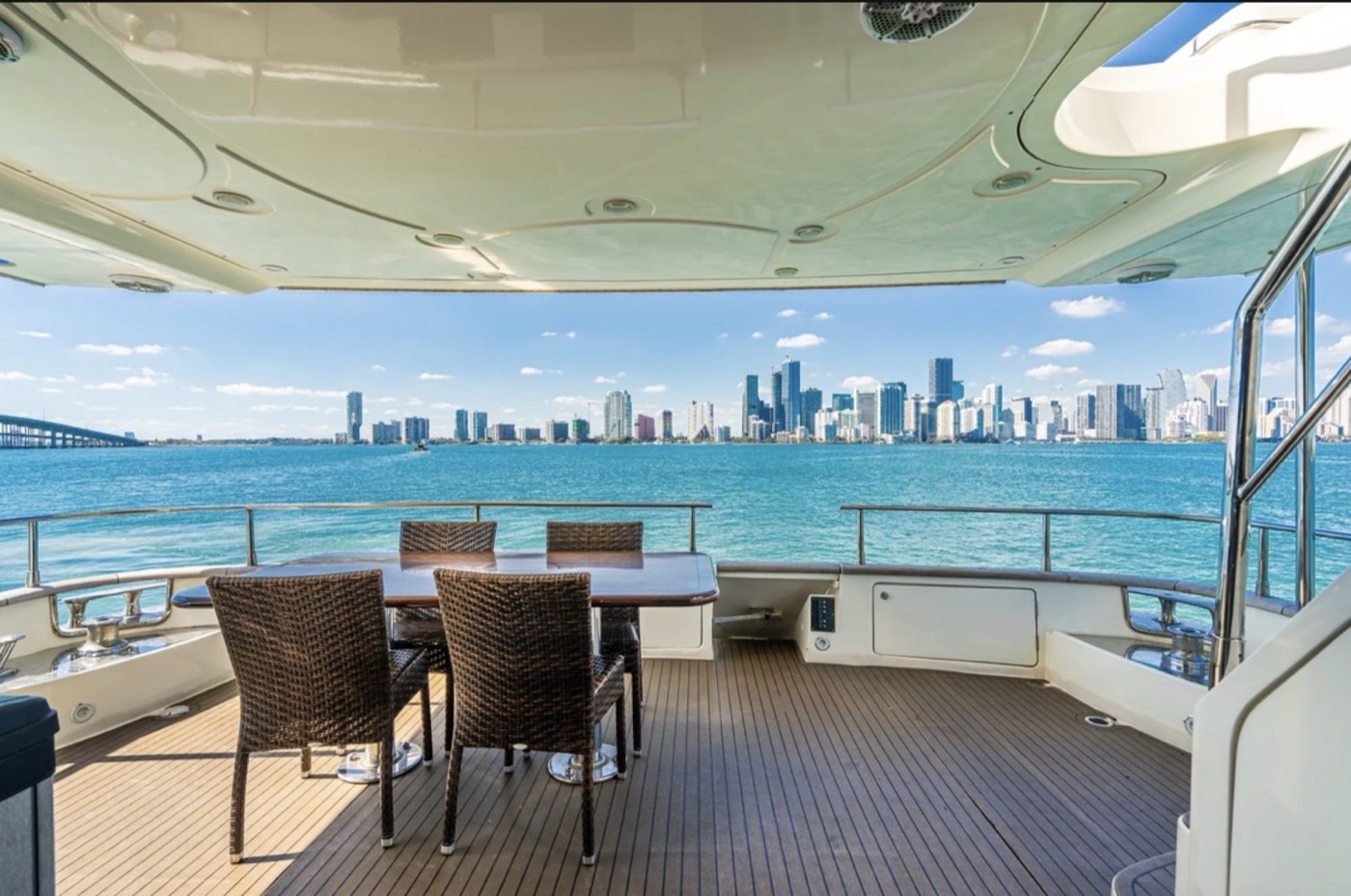 Azimut 85 — frame 6 of 23