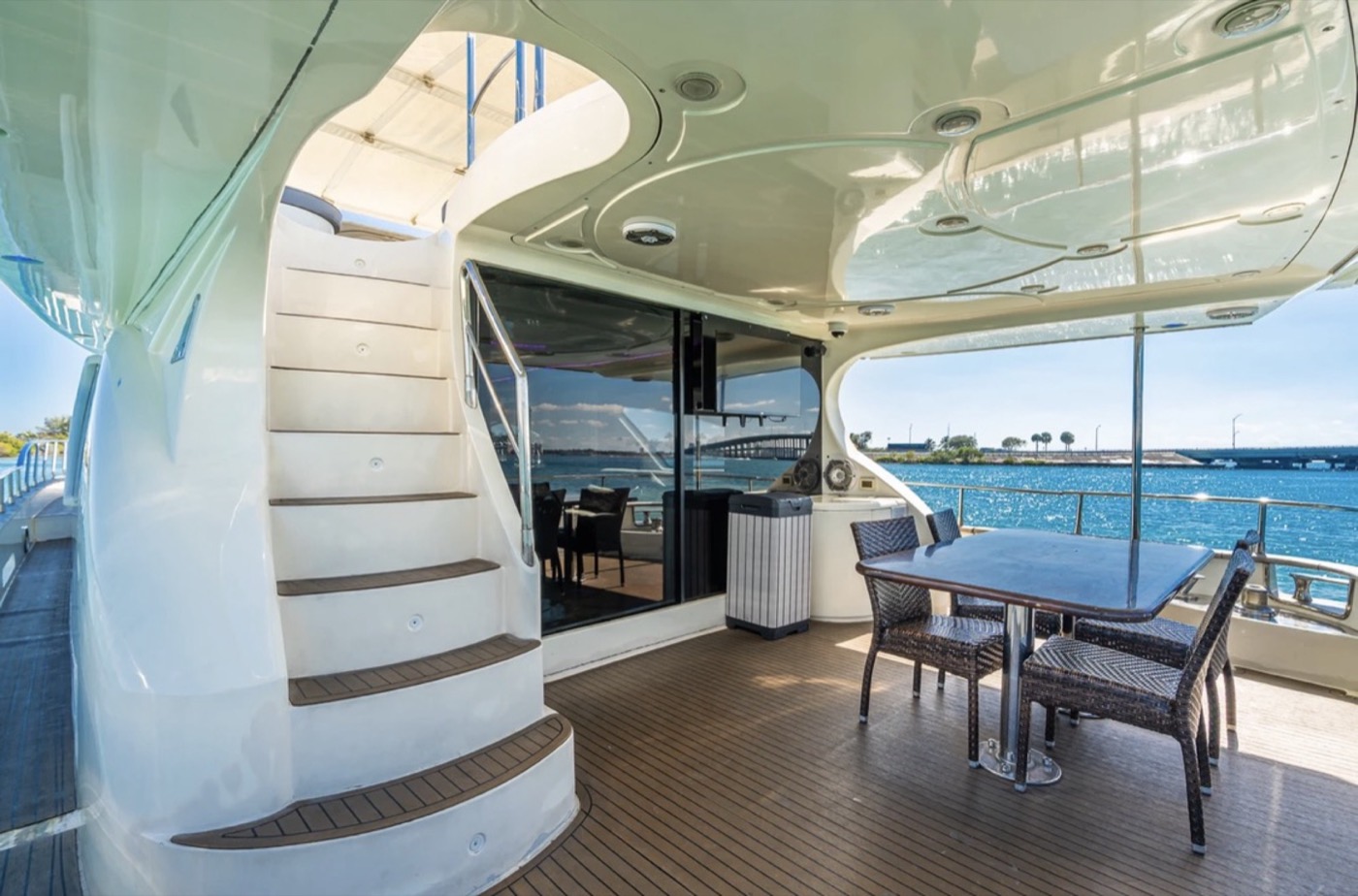 Azimut 85 — frame 7 of 23