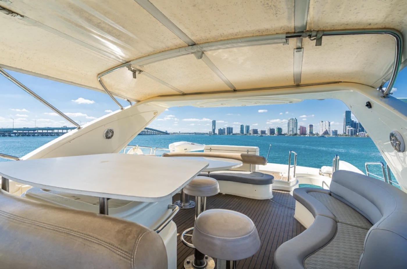 Azimut 85 — frame 11 of 23