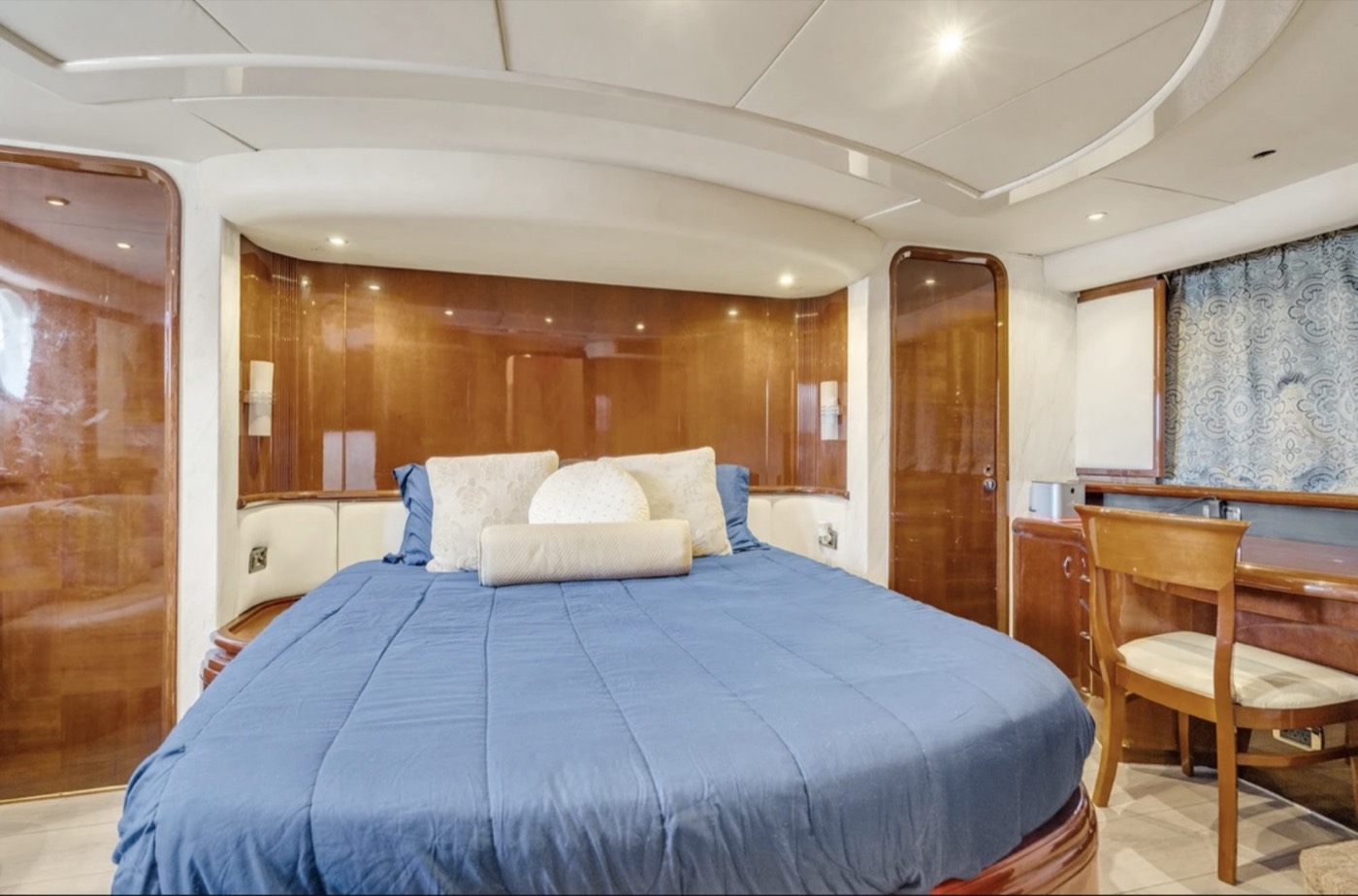 Azimut 85 — frame 15 of 23