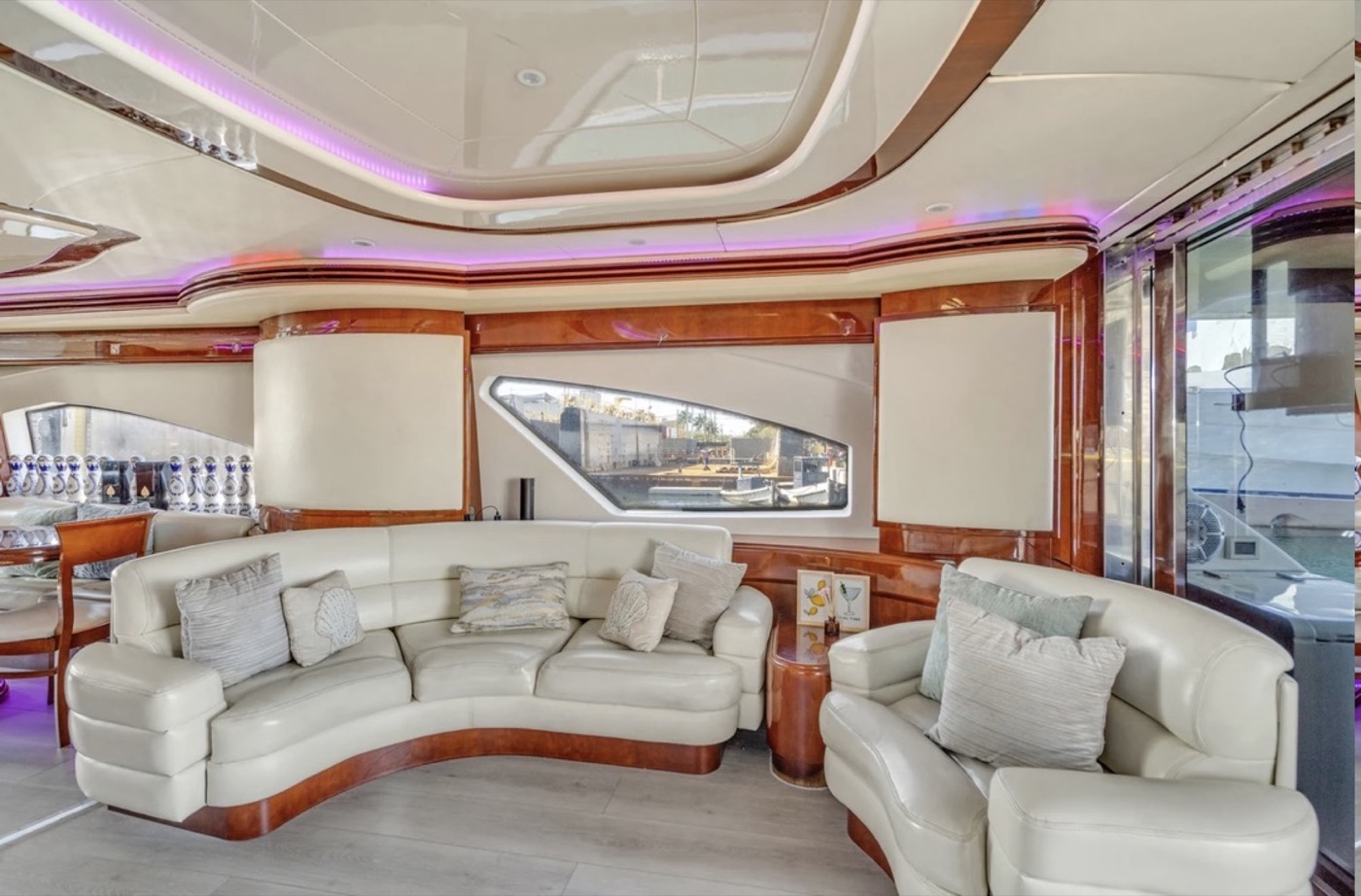 Azimut 85 — frame 16 of 23
